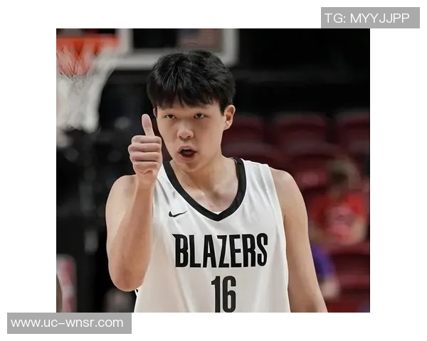 杨瀚森在场上展现更强对抗性与进攻存在感提升的全新表现